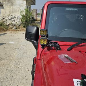 ADJUSTABLE LIGHT MOUNT